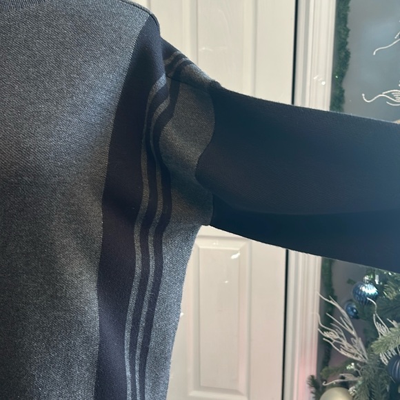 Size L / BLACK SWEATER / NEW Condition - Picture 7 of 10